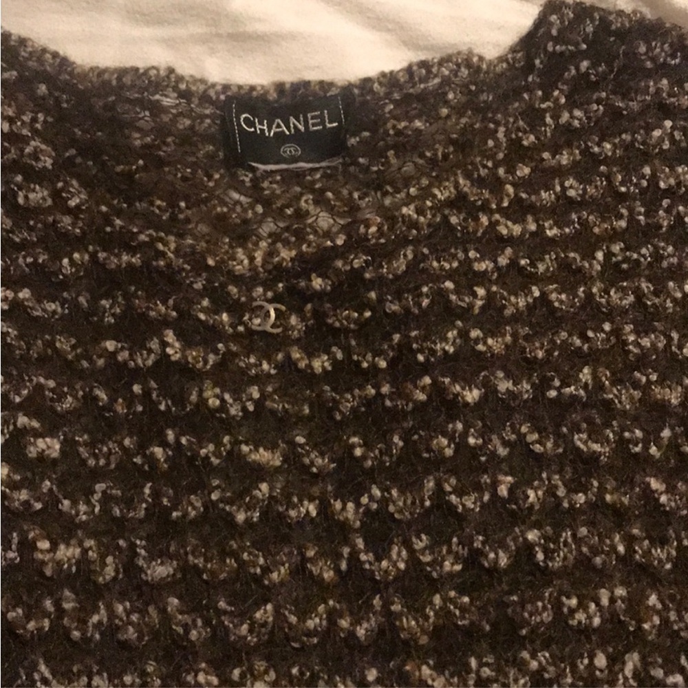CHANEL Elegant Knit Sweater in Brown and Cream